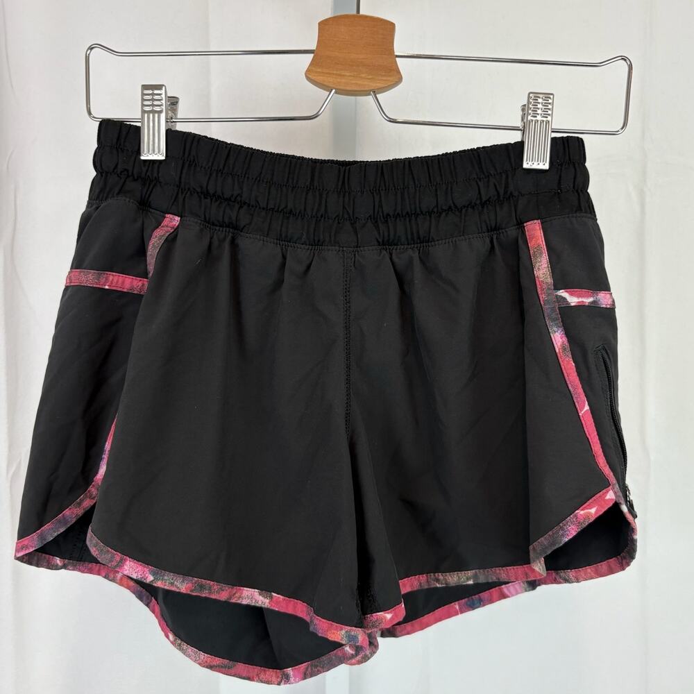 LULULEMON Size 8 Tracker Short III Black Poppy Petals Berry Rumble Multi